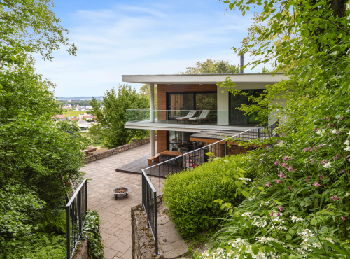Moderný dom pod lesom, Piešťany – Banka